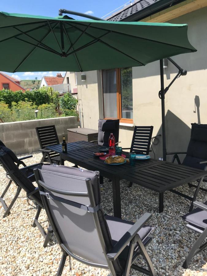 Prazdninovy Dum Na Palave S Vinnym Sklepem Milovice  Buitenkant foto